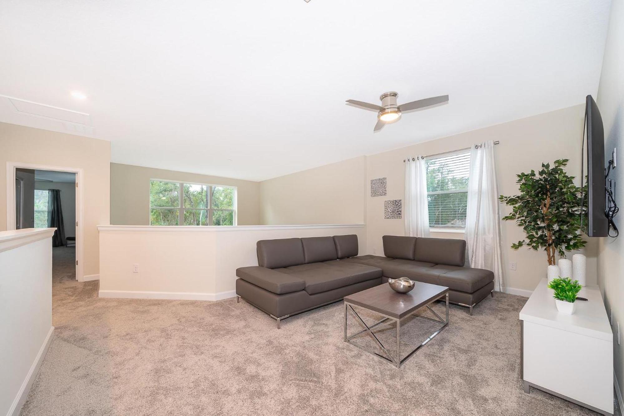 2731ee 5 Bed/5 Ba *
