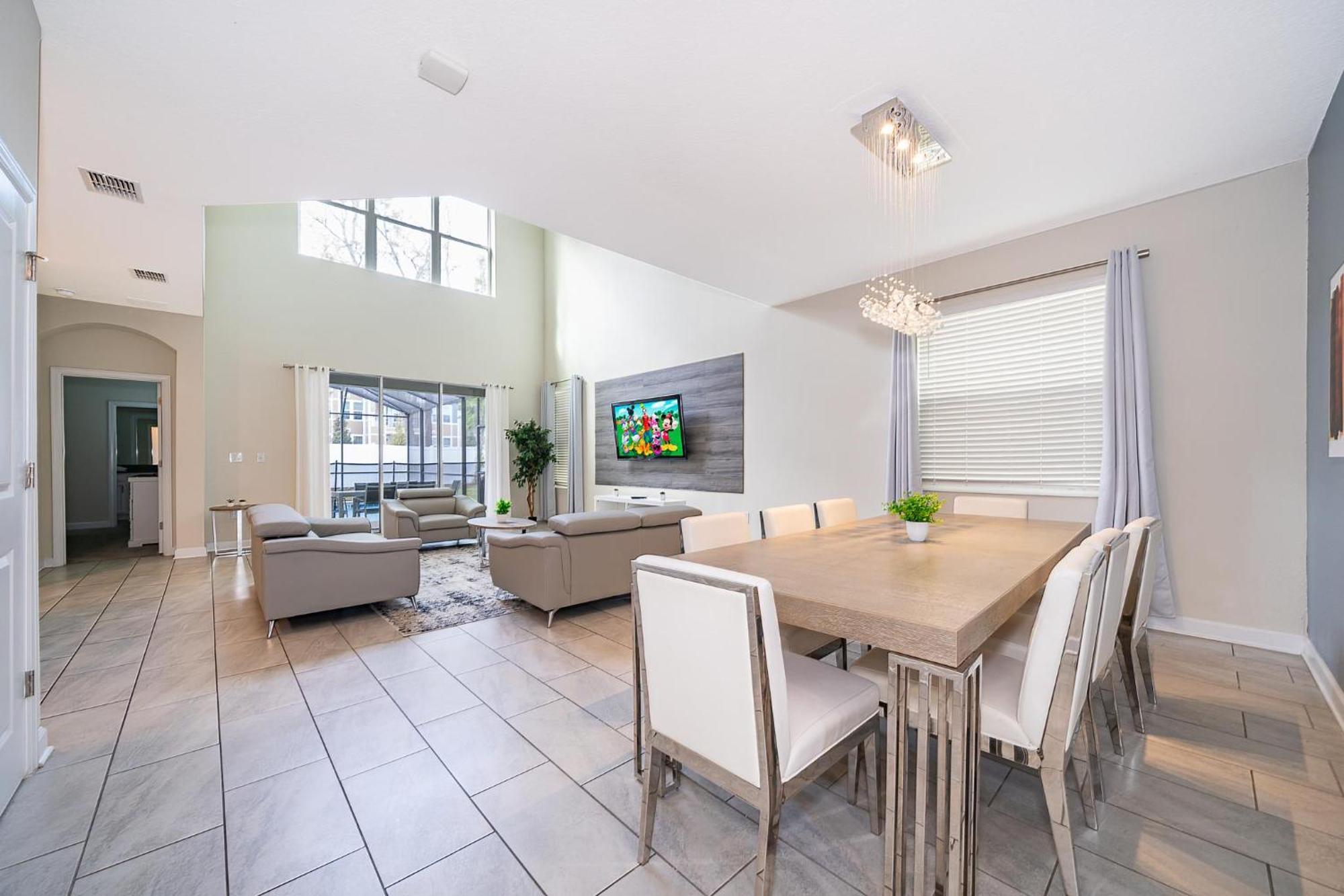 2731ee 5 Bed/5 Ba